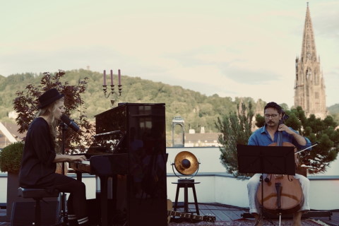 Laura Braun l Hochzeitssängerin mit Klavierbegleitung, Musiker · DJ's · Bands Freiburg, Kontaktbild