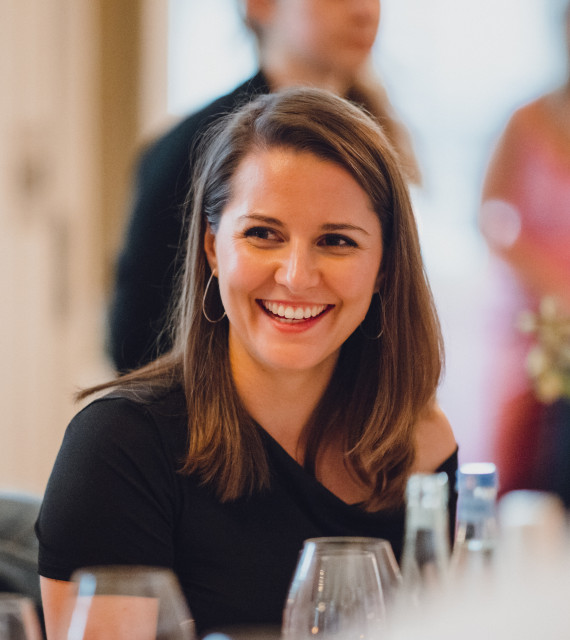 Freie Rednerin Lea-Fee, Trauredner Freiburg, Kontaktbild