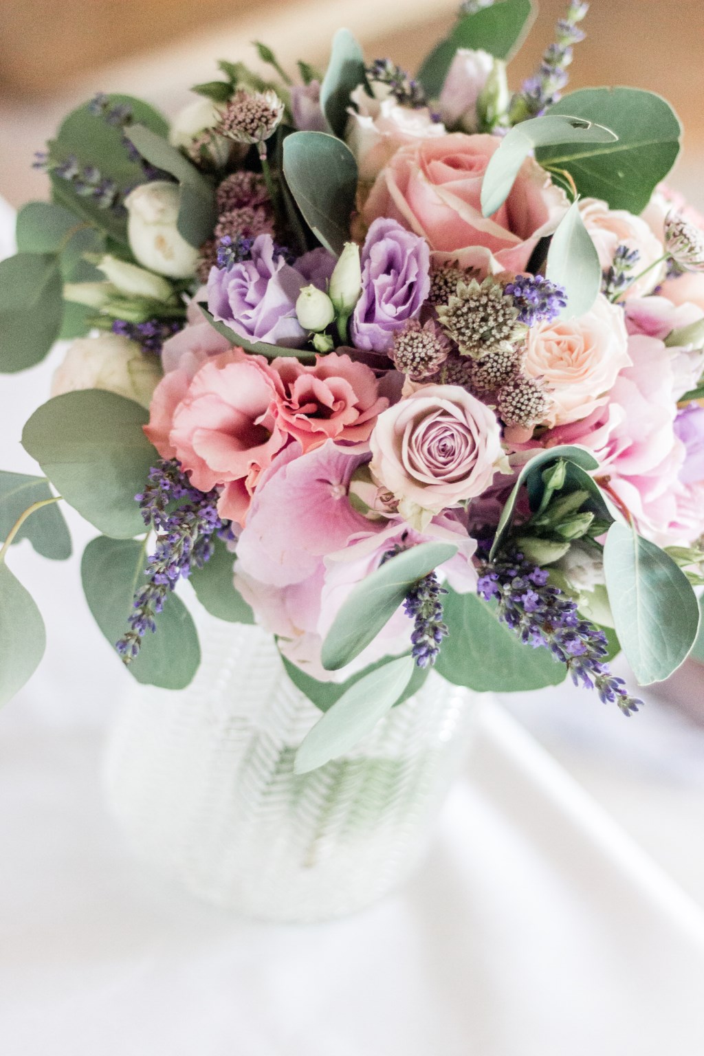 Brautstrauß mit Rosen und Lavendel