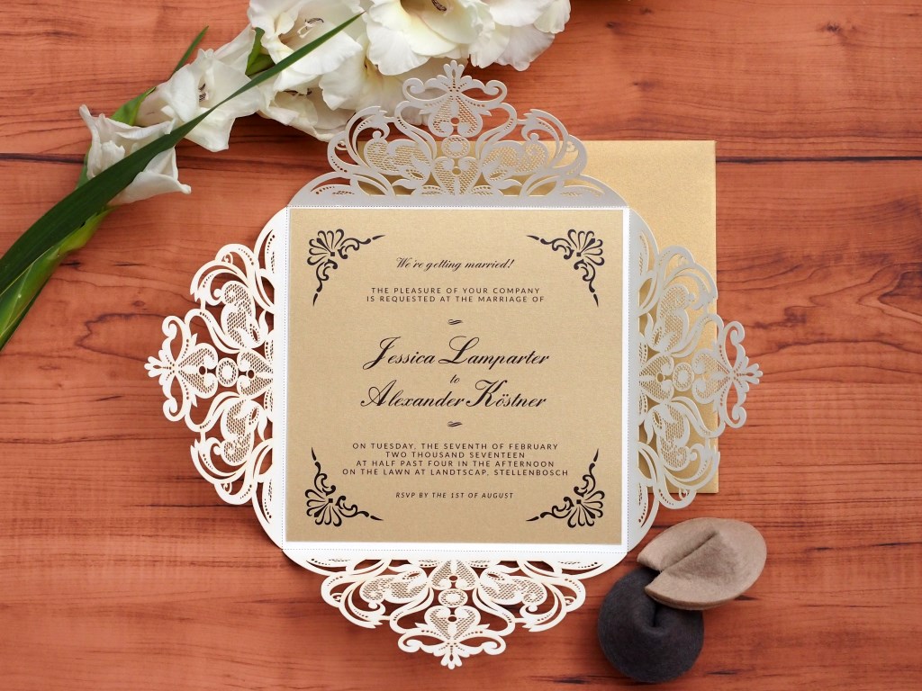 Lasercut Einladungskarte zur Hochzeit